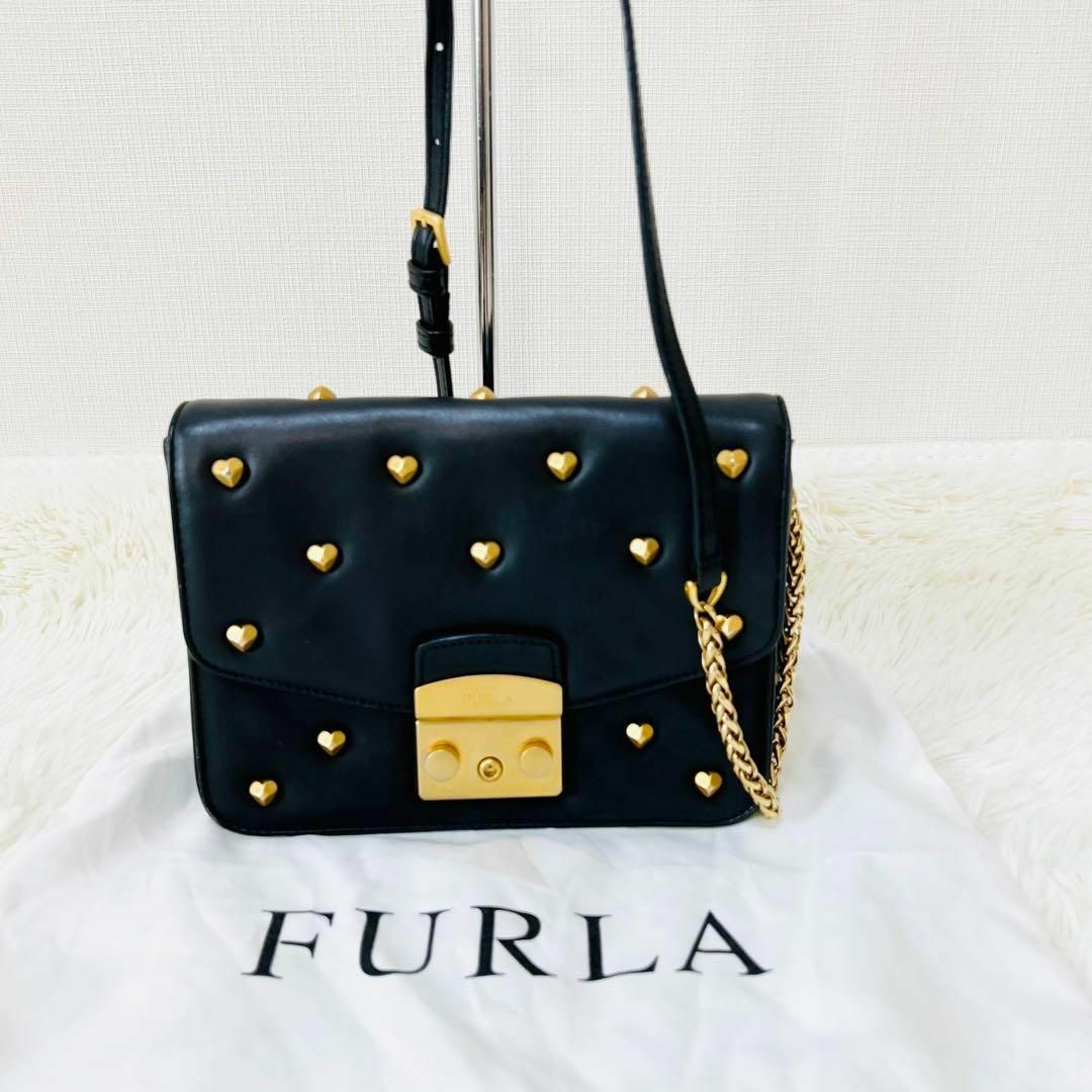 Furla(フルラ)のFURLA スタッズ付きメトロポリス ゴールド金具　ブラック　ショルダーバッグ レディースのバッグ(ショルダーバッグ)の商品写真