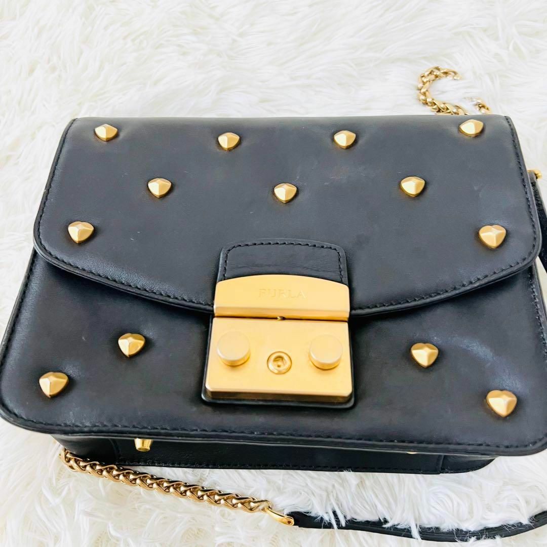 Furla(フルラ)のFURLA スタッズ付きメトロポリス ゴールド金具　ブラック　ショルダーバッグ レディースのバッグ(ショルダーバッグ)の商品写真