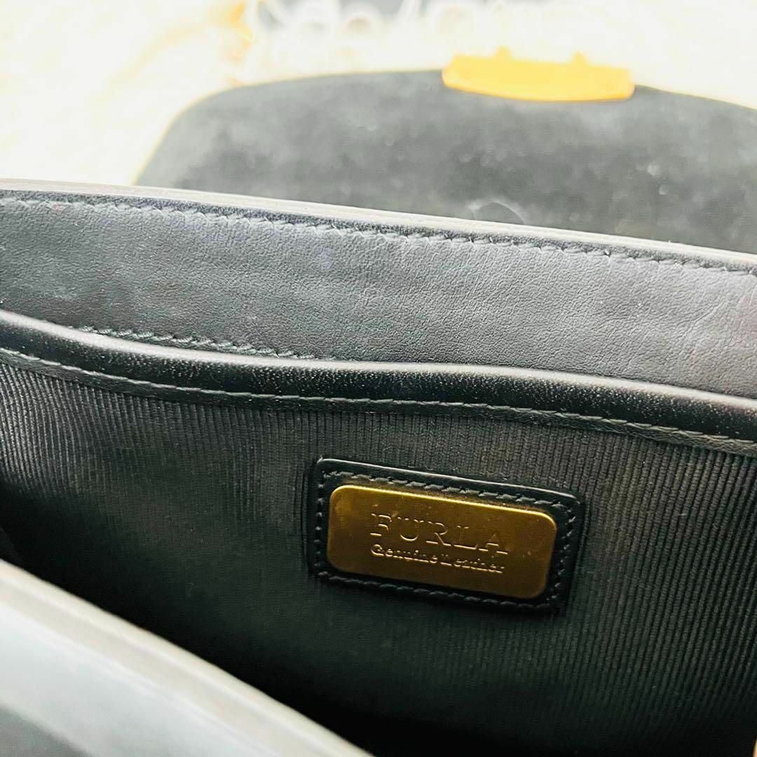 Furla(フルラ)のFURLA スタッズ付きメトロポリス ゴールド金具　ブラック　ショルダーバッグ レディースのバッグ(ショルダーバッグ)の商品写真