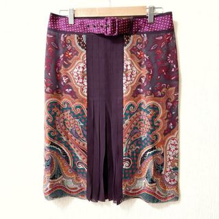 エトロ(ETRO)のETRO(エトロ) スカート サイズ42 M レディース - エンジ×オレンジ×マルチ ひざ丈/シルク/ペイズリー柄/ベルト付き/キルティング(その他)