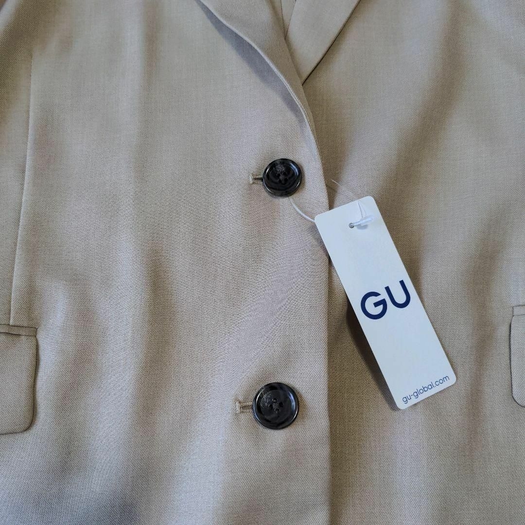 GU(ジーユー)の新品タグ付き　ジーユー　オーバーサイズ テーラードジャケット　ベージュ　3XL レディースのジャケット/アウター(テーラードジャケット)の商品写真