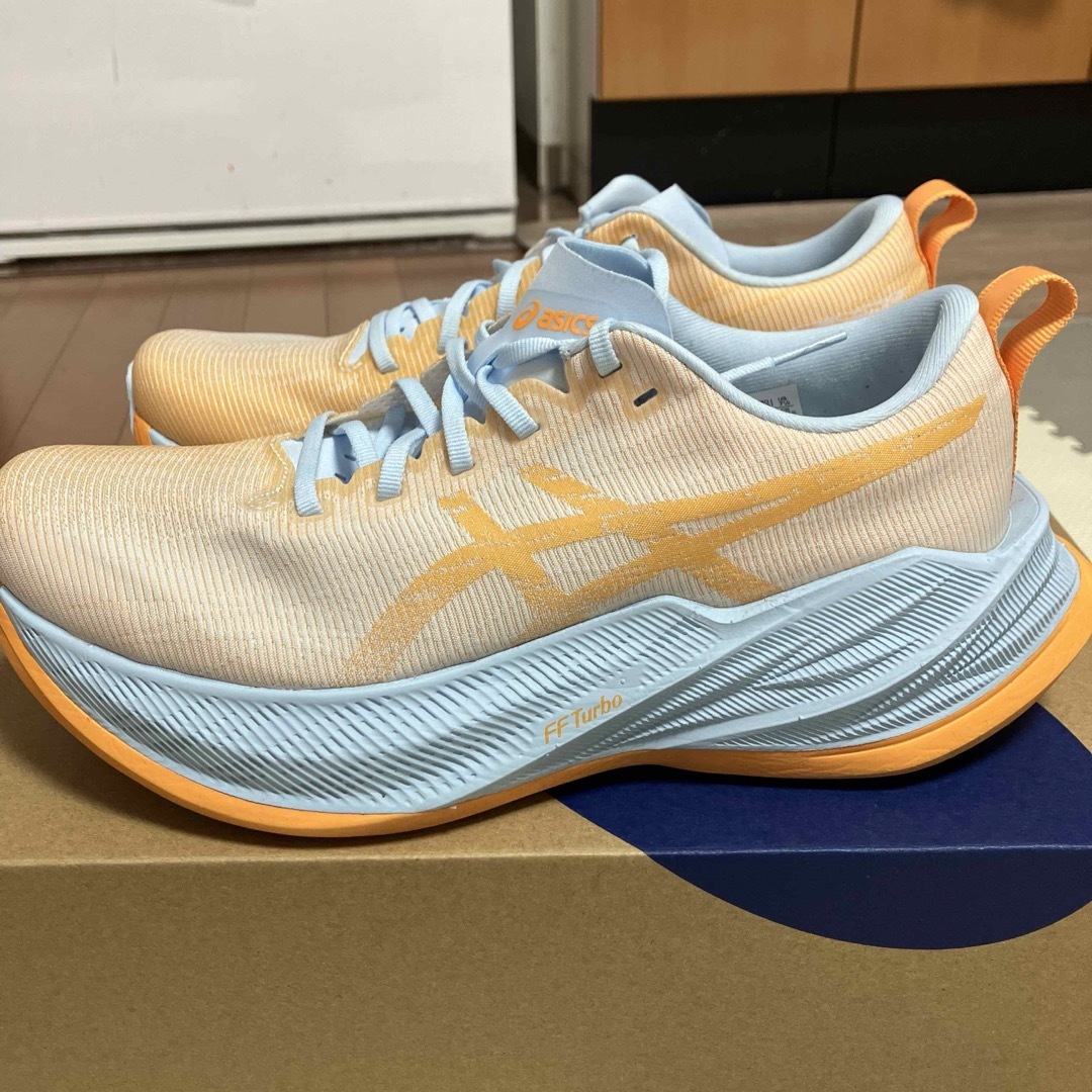 asics(アシックス)のアシックス スーパーブラスト 25.5 メンズの靴/シューズ(その他)の商品写真