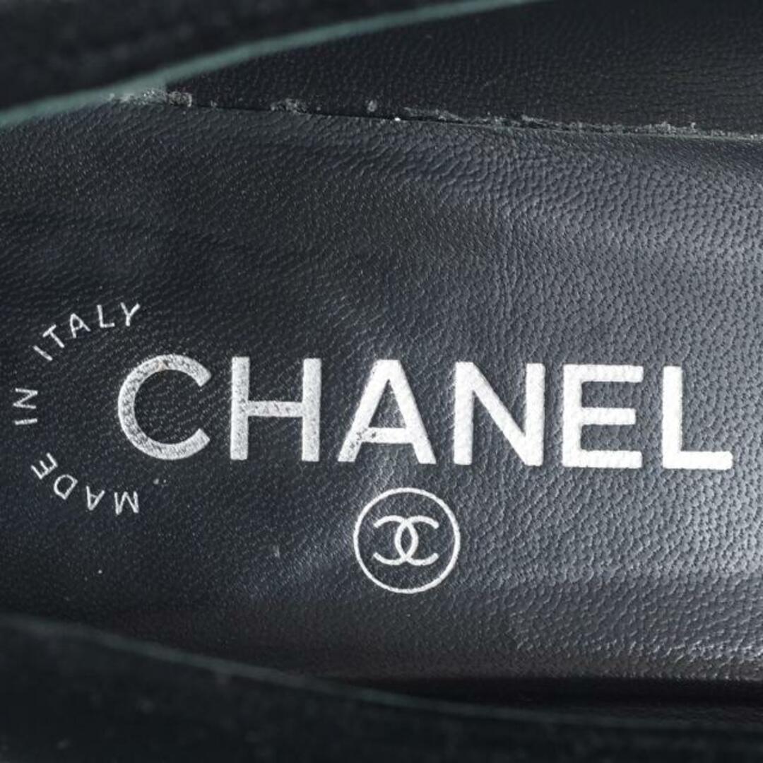 CHANEL(シャネル)のCHANEL(シャネル) パンプス 36 C レディース - G30303 黒 ライオンヘッド/シルバー金具/アウトソール張替済 ベロア レディースの靴/シューズ(ハイヒール/パンプス)の商品写真