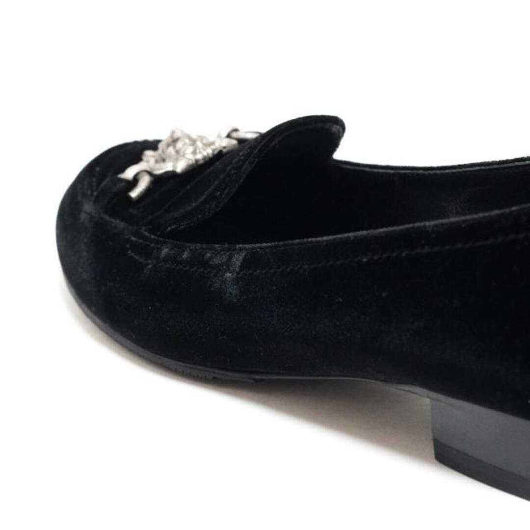 CHANEL(シャネル)のCHANEL(シャネル) パンプス 36 C レディース - G30303 黒 ライオンヘッド/シルバー金具/アウトソール張替済 ベロア レディースの靴/シューズ(ハイヒール/パンプス)の商品写真