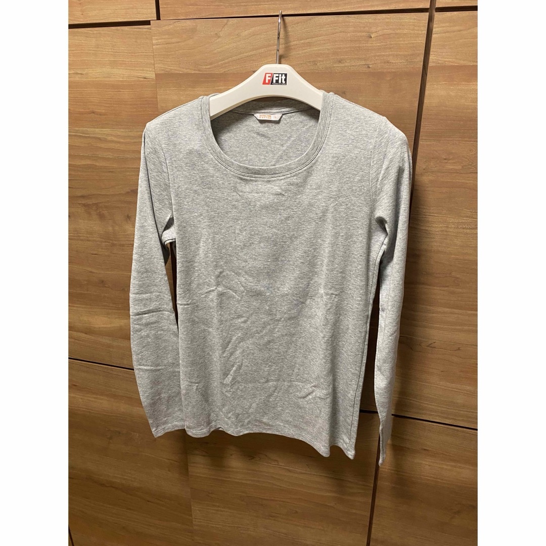 UNIQLO(ユニクロ)の新品未使用　UNIQLO EXTRAFINECOTTON 長袖TシャツＬサイズ レディースのトップス(Tシャツ(長袖/七分))の商品写真