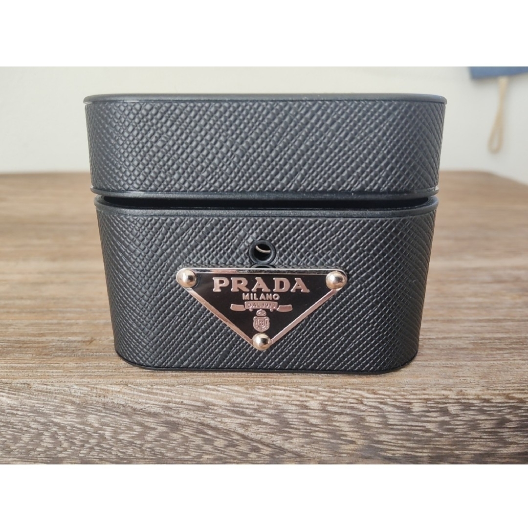 PRADA(プラダ)のPRADA プラダ　airpods　ケース スマホ/家電/カメラのオーディオ機器(ヘッドフォン/イヤフォン)の商品写真