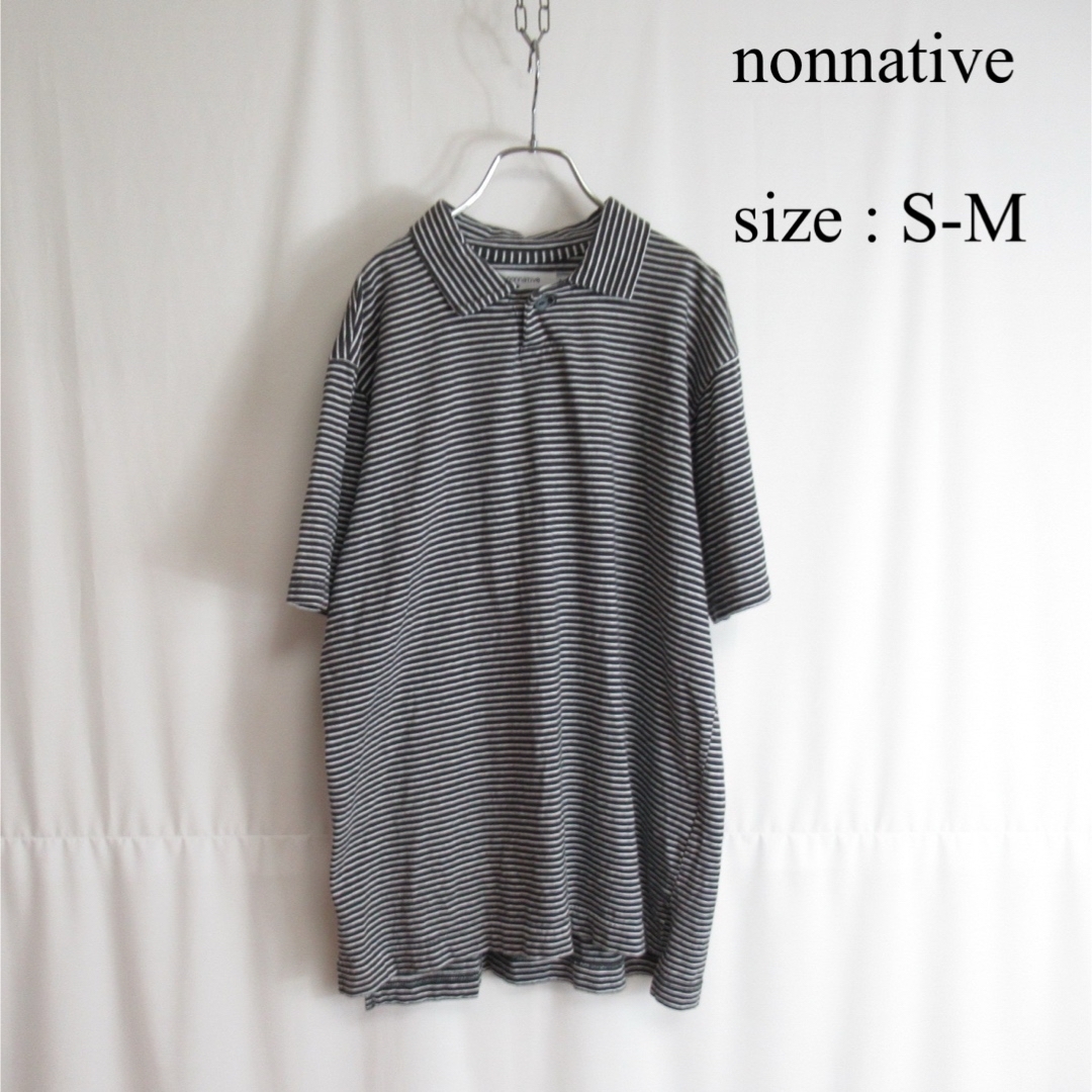 nonnative(ノンネイティブ)のnonnative コットン ボーダー ポロ シャツ グレー 半袖 トップス メンズのトップス(ポロシャツ)の商品写真