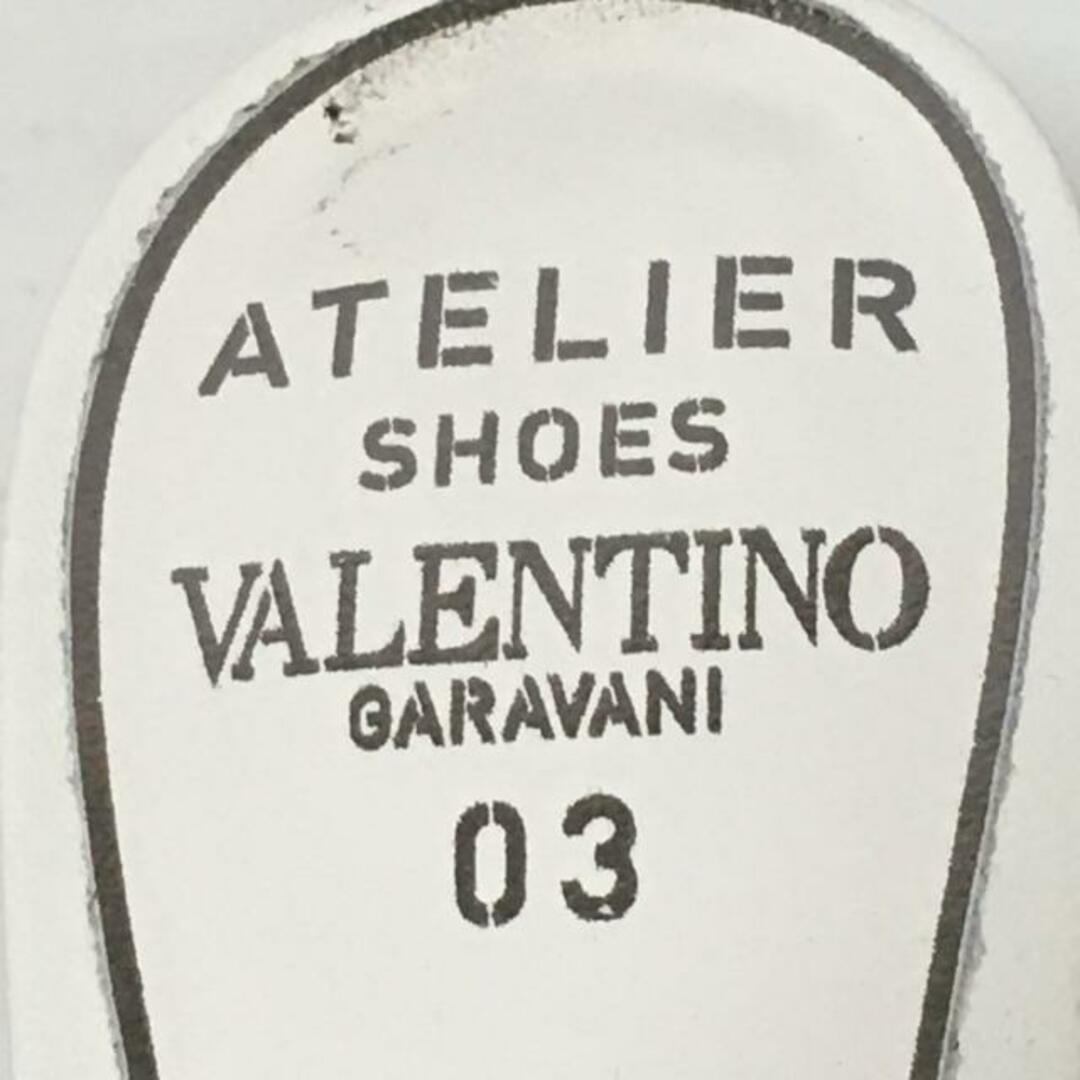 valentino garavani(ヴァレンティノガラヴァーニ)のVALENTINOGARAVANI(バレンチノガラバーニ) ミュール 35 レディース - 白 フラワー(花) レザー レディースの靴/シューズ(ミュール)の商品写真