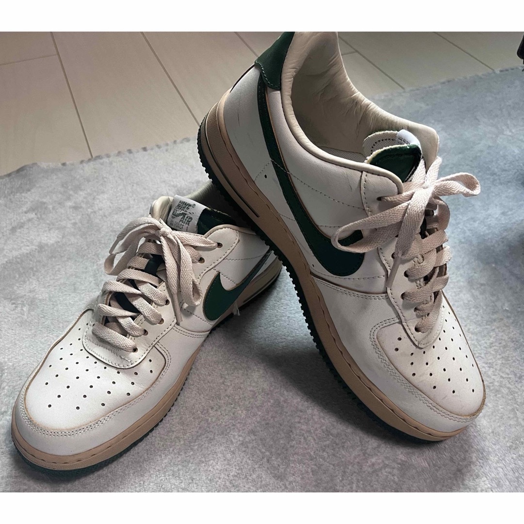 NIKE(ナイキ)のナイキ　エアフォース 1 '07 LV8 メンズの靴/シューズ(スニーカー)の商品写真