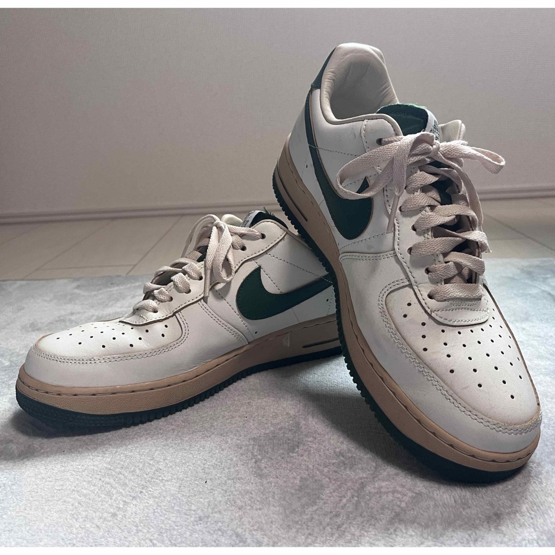 NIKE(ナイキ)のナイキ　エアフォース 1 '07 LV8 メンズの靴/シューズ(スニーカー)の商品写真