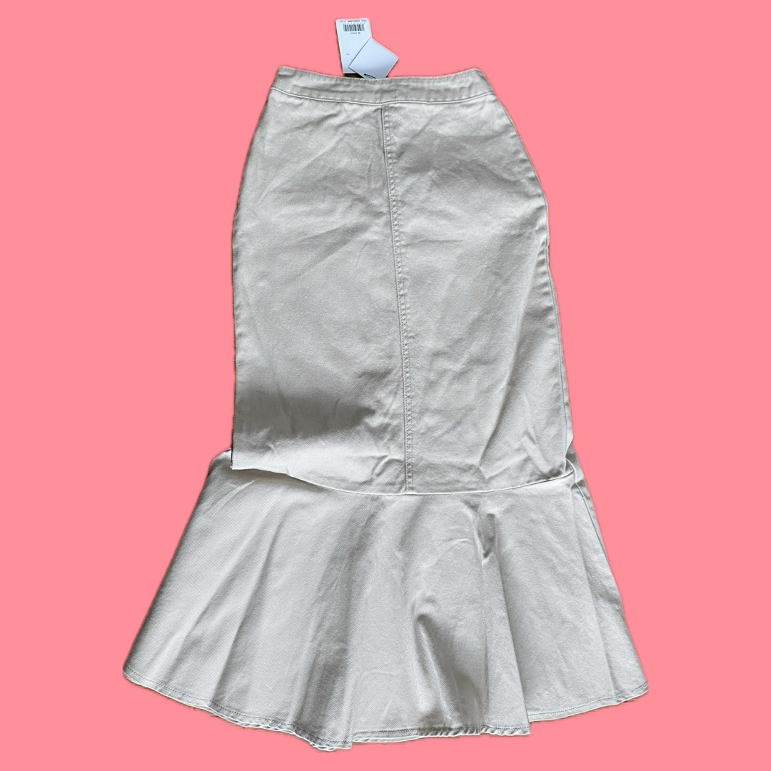 新品モーメントプラスmoment+ロングスカートSマーメイドデニム素材ベージュ レディースのスカート(ロングスカート)の商品写真