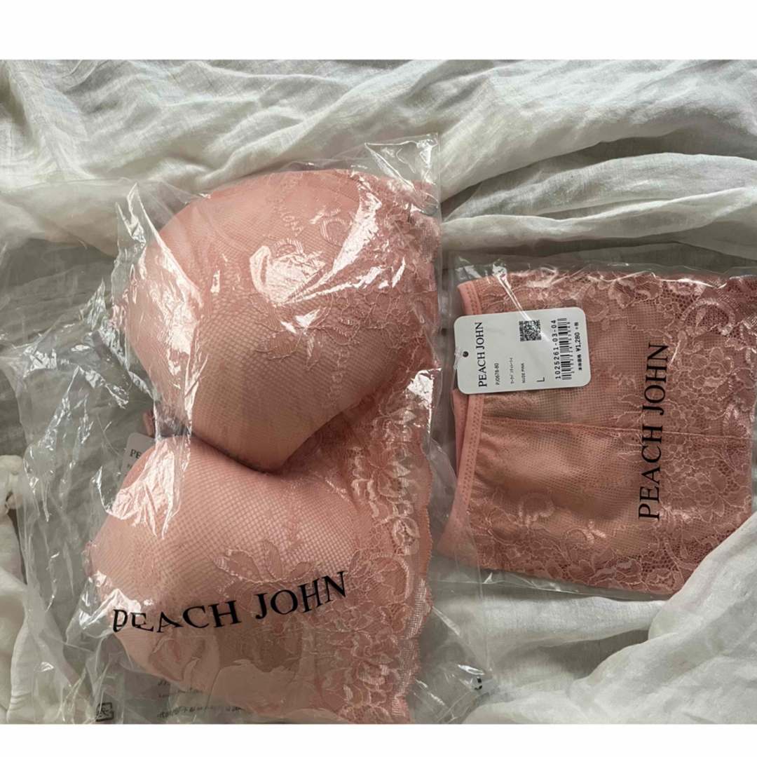 PEACH JOHN(ピーチジョン)の値下げしました！バラ売り対応不可！ワークブラレーシィ　ブラとショーツのセット レディースの下着/アンダーウェア(ブラ&ショーツセット)の商品写真