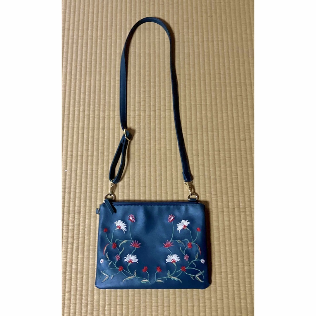 　レディース　ショルダーバッグ　刺繍　青緑　斜めがけ レディースのバッグ(ショルダーバッグ)の商品写真