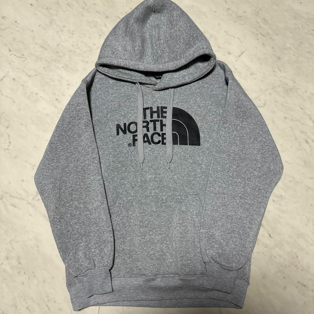 THE NORTH FACE 海外サイズ　ビックロゴパーカー レディースのトップス(パーカー)の商品写真