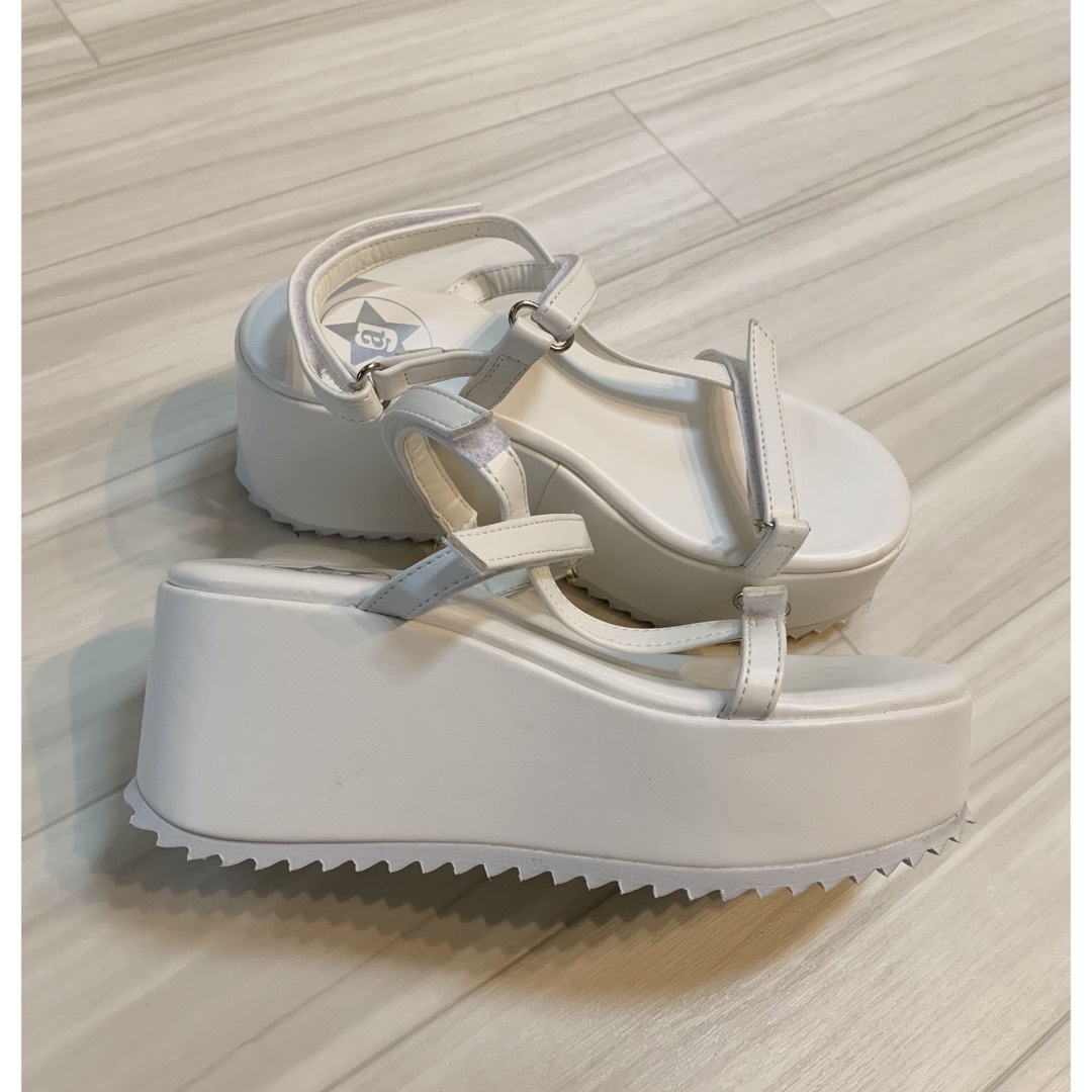 attagirl(アタガール)のattagirl厚底プラットフォームベルトサンダルMホワイト レディースの靴/シューズ(サンダル)の商品写真