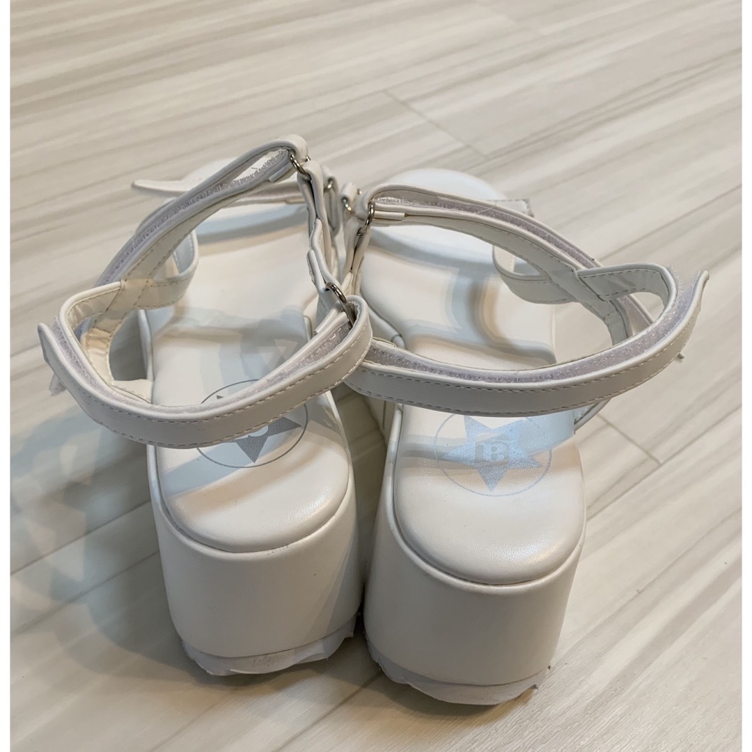 attagirl(アタガール)のattagirl厚底プラットフォームベルトサンダルMホワイト レディースの靴/シューズ(サンダル)の商品写真