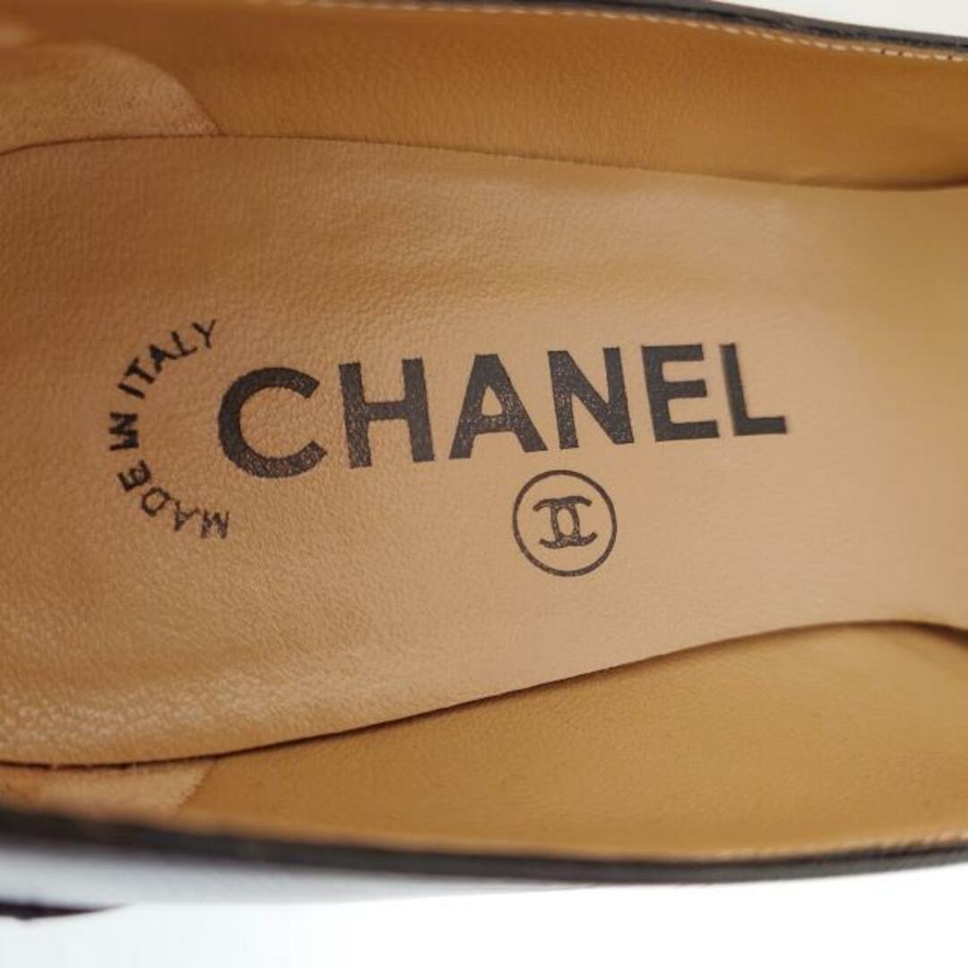 CHANEL(シャネル)のCHANEL(シャネル) パンプス 36 C レディース - 黒 キルティング ラムスキン×エナメル（レザー） レディースの靴/シューズ(ハイヒール/パンプス)の商品写真