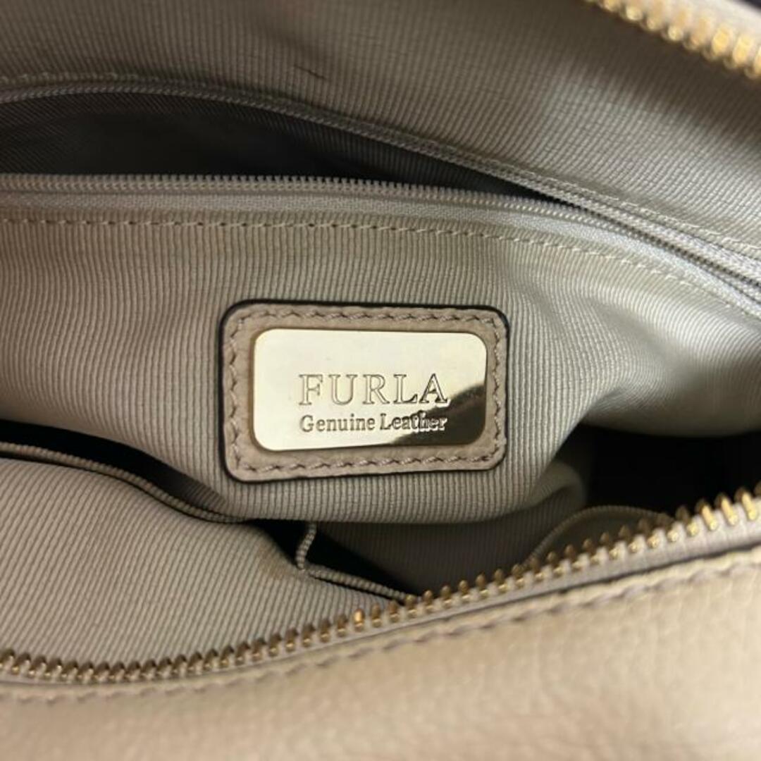 Furla(フルラ)のFURLA(フルラ) ショルダーバッグ美品  エマ ベージュ ネームタグ レザー レディースのバッグ(ショルダーバッグ)の商品写真
