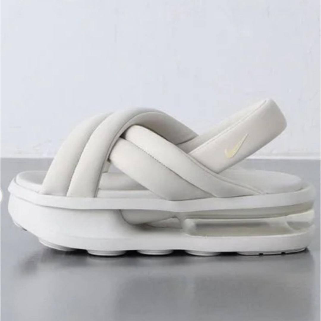 NIKE(ナイキ)の新品未使用　Nike エアマックス　アイラ　ベージュ　24cm レディースの靴/シューズ(サンダル)の商品写真