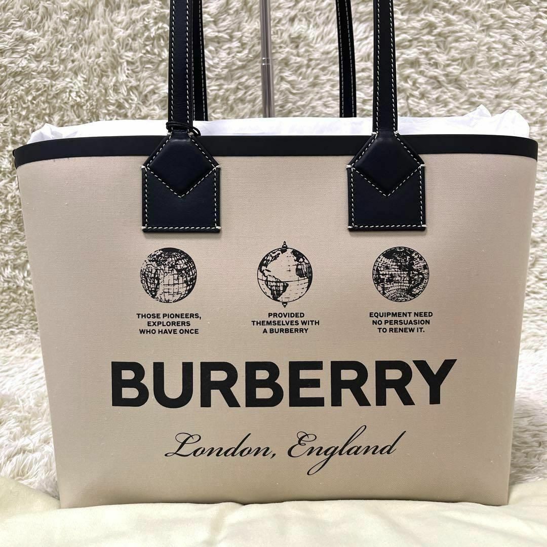 BURBERRY(バーバリー)の新品未使用☆ バーバリー トートバッグ ベージュ ノバチェック ロンドン ポーチ レディースのバッグ(トートバッグ)の商品写真