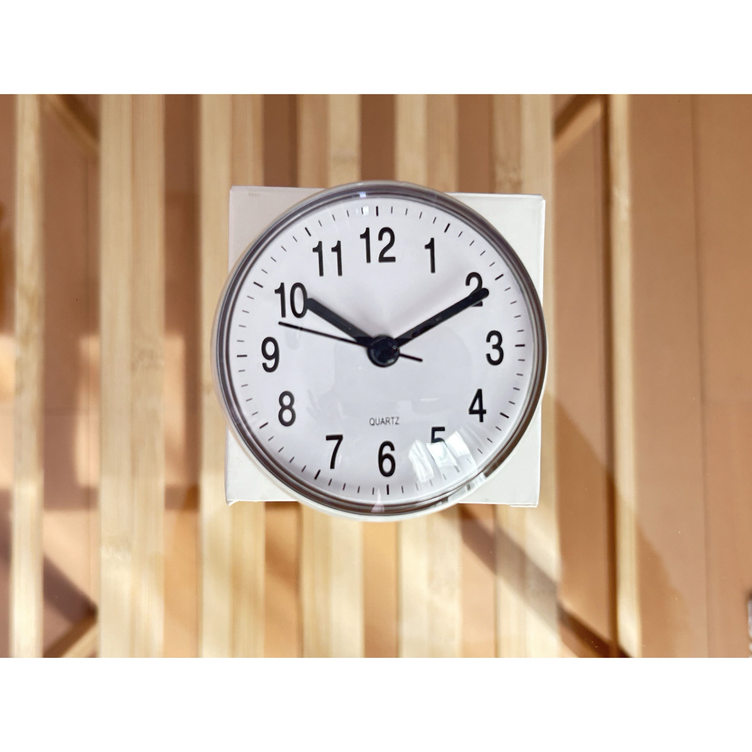 時計　吸盤　バスクロック　シンプル　コンパクト　ホワイト　キッチン　冷蔵庫　浴室 インテリア/住まい/日用品のインテリア小物(置時計)の商品写真