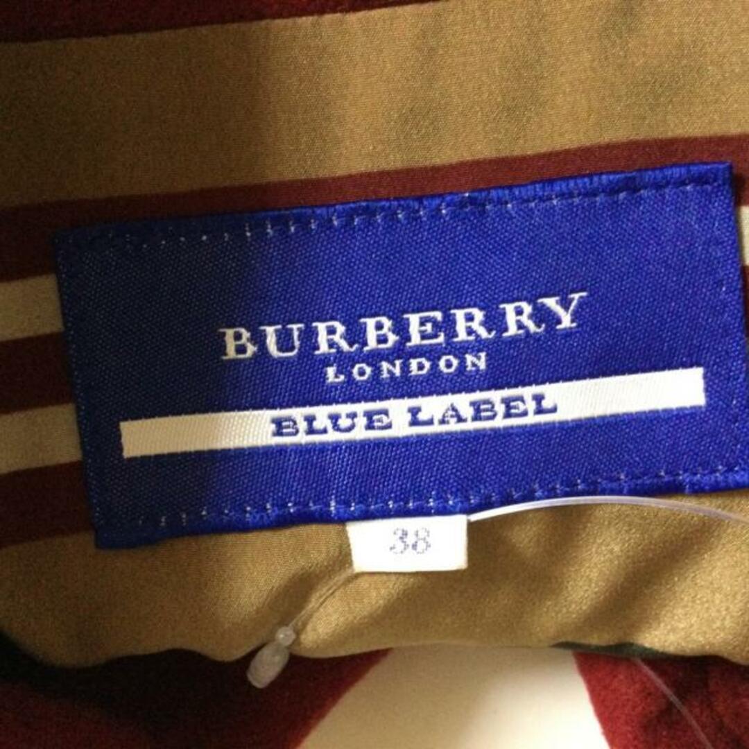 BURBERRY BLUE LABEL(バーバリーブルーレーベル)のBurberry Blue Label(バーバリーブルーレーベル) Pコート サイズ38 M レディース美品  - レッド 長袖/秋/冬 レディースのジャケット/アウター(ピーコート)の商品写真