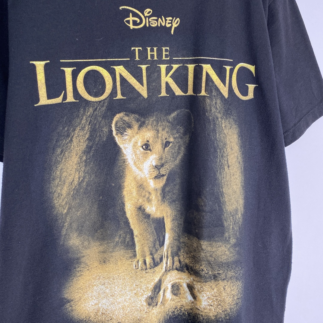 Disney(ディズニー)のディズニー　Tシャツ　ライオンキング　プリント　フロッキー　黒 メンズのトップス(Tシャツ/カットソー(半袖/袖なし))の商品写真