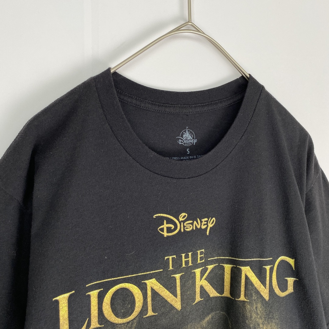 Disney(ディズニー)のディズニー　Tシャツ　ライオンキング　プリント　フロッキー　黒 メンズのトップス(Tシャツ/カットソー(半袖/袖なし))の商品写真