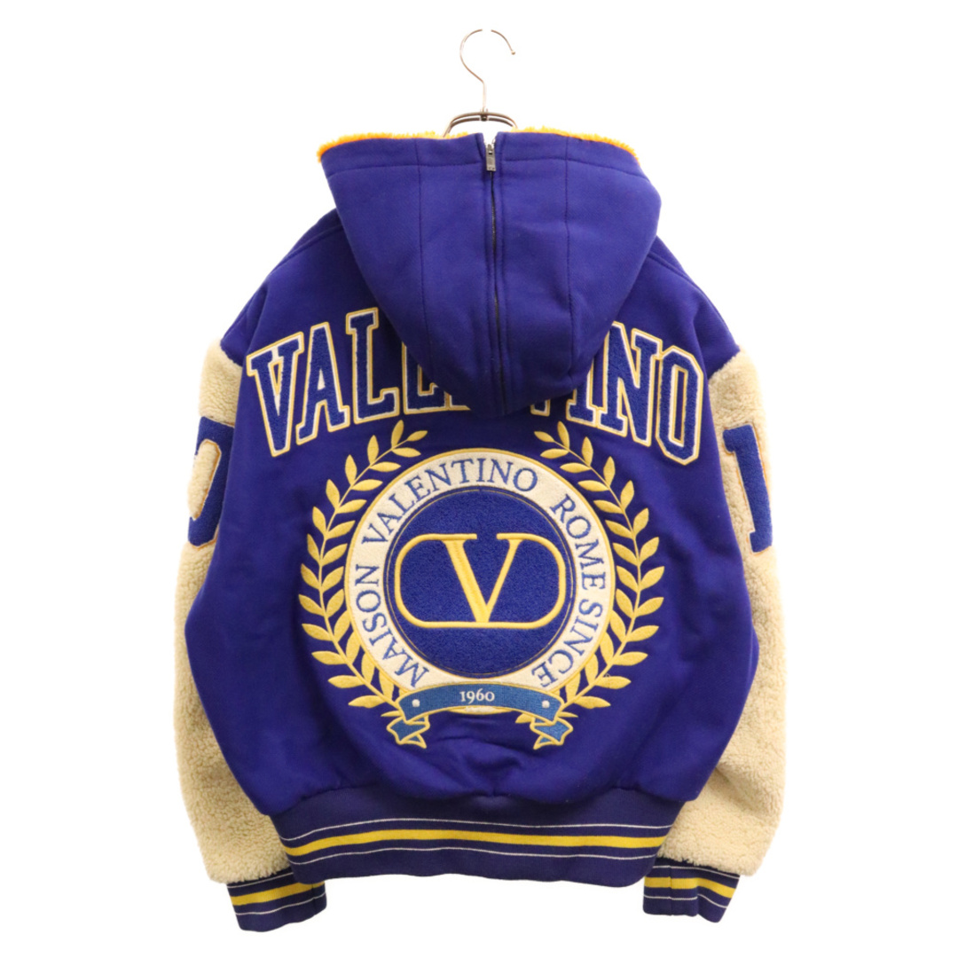 VALENTINO(ヴァレンティノ)のVALENTINO ヴァレンチノ 23AW Varsity bomber jacket with shearling sleeves 3V3CIN559JU バーシティーボンバージャケット アウター フ ロゴパッチ ブルー/ホワイト メンズのジャケット/アウター(フライトジャケット)の商品写真