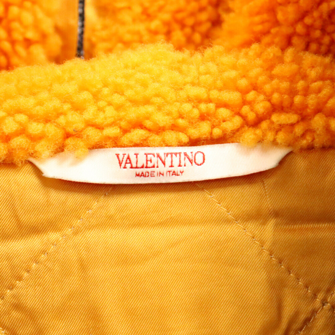 VALENTINO(ヴァレンティノ)のVALENTINO ヴァレンチノ 23AW Varsity bomber jacket with shearling sleeves 3V3CIN559JU バーシティーボンバージャケット アウター フ ロゴパッチ ブルー/ホワイト メンズのジャケット/アウター(フライトジャケット)の商品写真