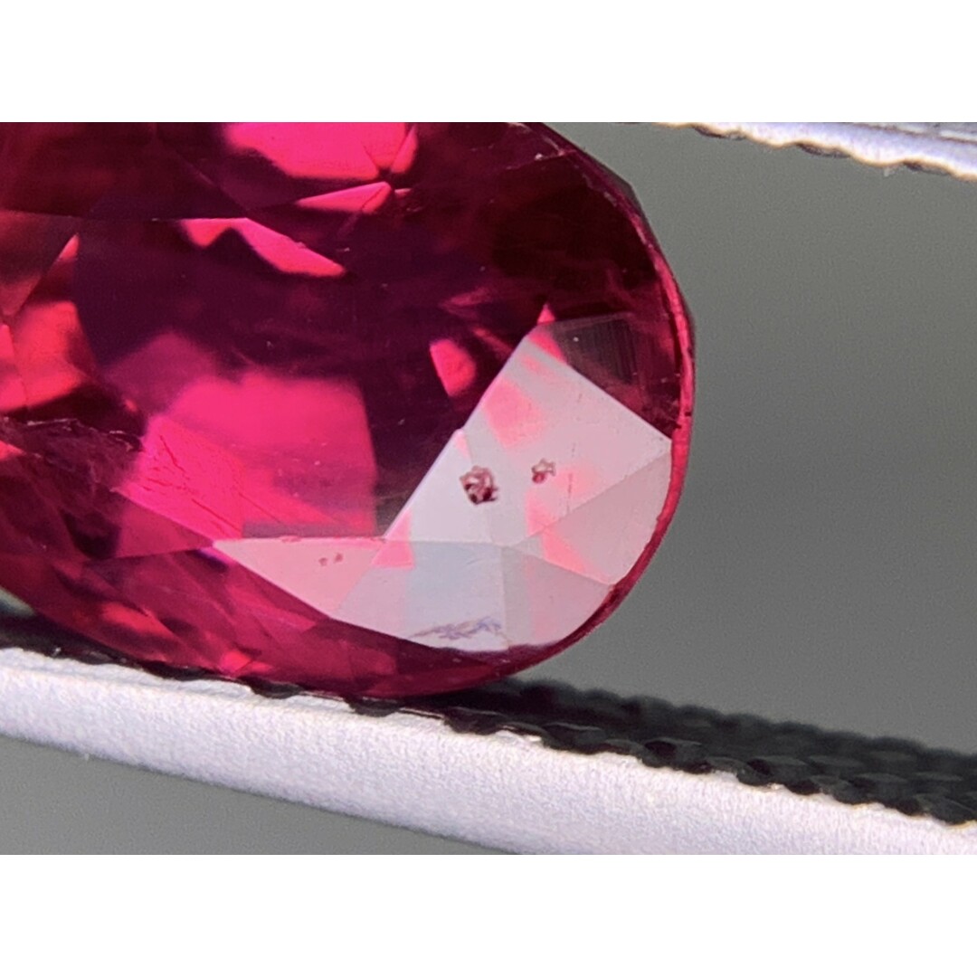 AIGS宝石鑑別書付き　 天然 ルビー　 Pigeon Blood　Thailand　1.80ct　 縦7.39㎜×横5.62㎜×高さ4.72㎜　 ルース（ 裸石 ）　 1299Y ハンドメイドの素材/材料(各種パーツ)の商品写真