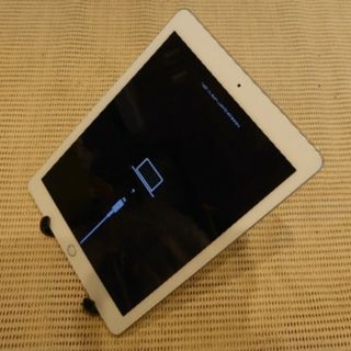 アイパッド(iPad)のFJF8K 動作品iPad第6世代(A1893)本体32GB送料込ジャンク品(タブレット)