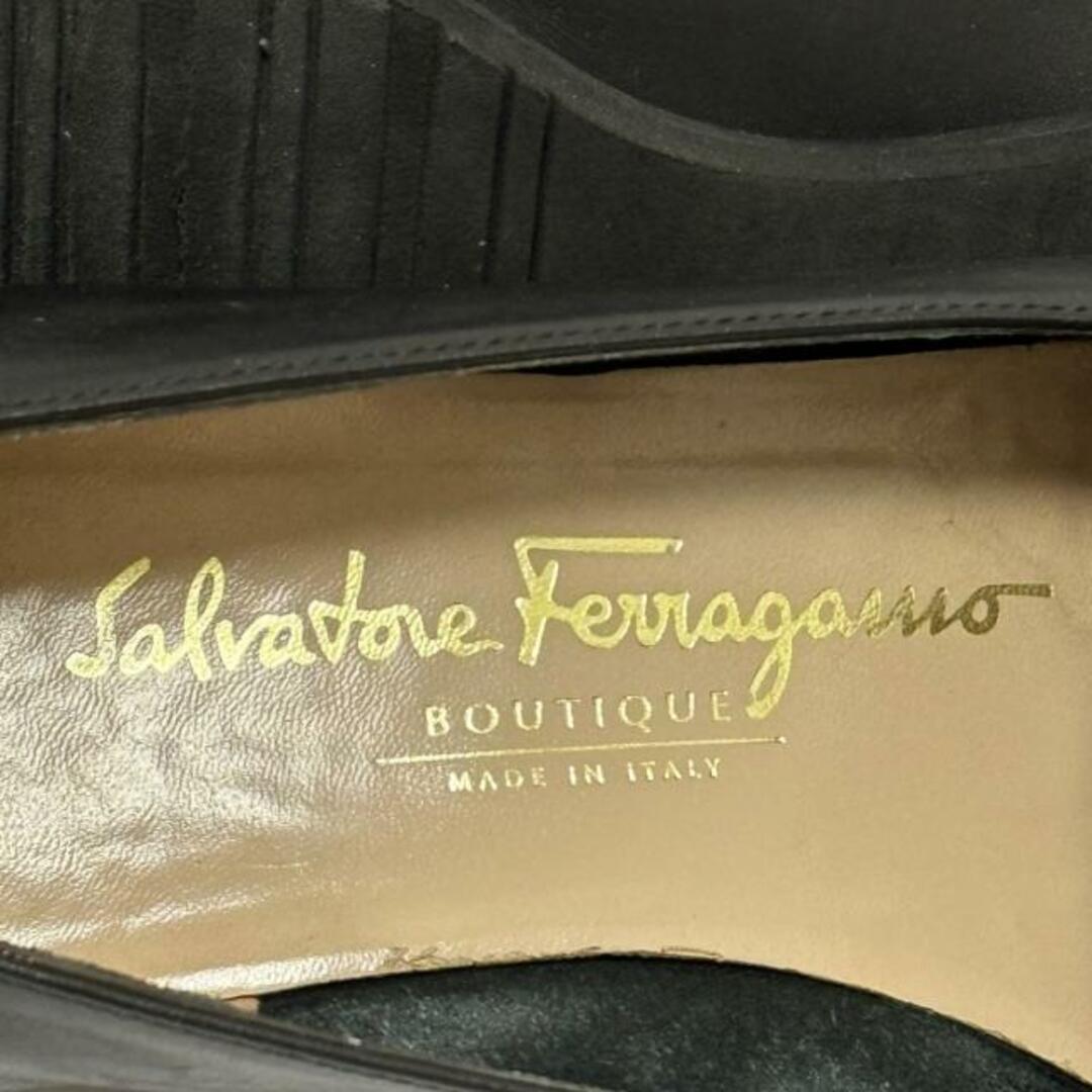 Salvatore Ferragamo(サルヴァトーレフェラガモ)のSalvatoreFerragamo(サルバトーレフェラガモ) ローファー 6 D レディース - 黒 ダブルガンチーニ レザー×スエード レディースの靴/シューズ(ローファー/革靴)の商品写真