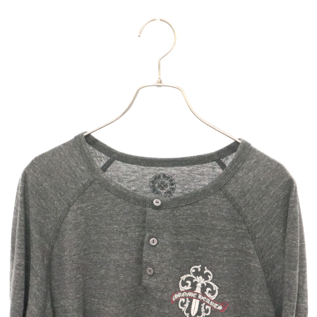 Chrome Hearts(クロムハーツ)のCHROME HEARTS クロムハーツ オールドモデル ヴァインダガーヘンリーネック長袖Tシャツ グレー メンズのトップス(Tシャツ/カットソー(七分/長袖))の商品写真