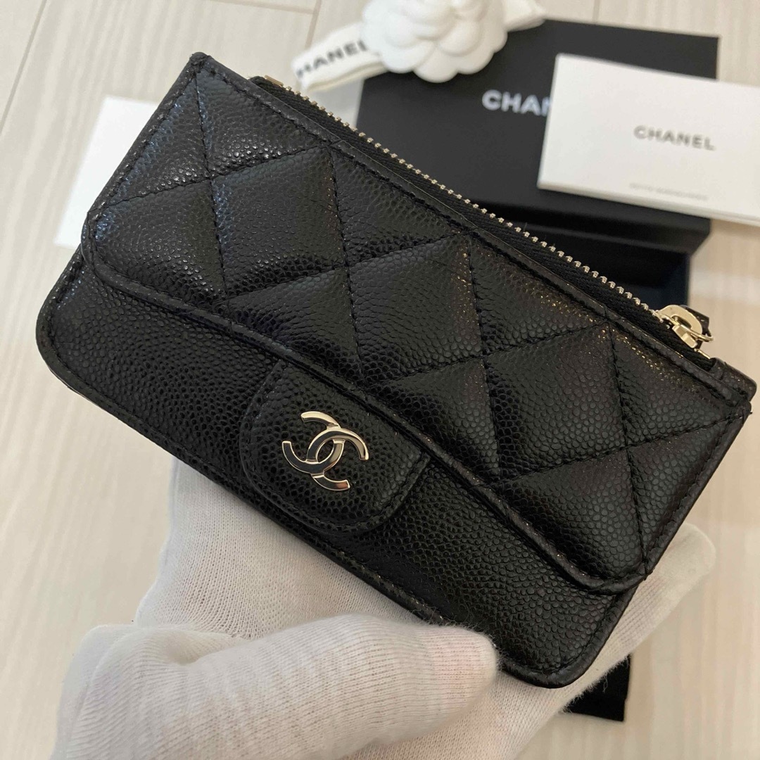 CHANEL(シャネル)のCHANEL  マトラッセ　カードケース　新品 レディースのファッション小物(コインケース)の商品写真