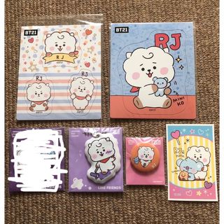 ビーティーイシビル(BT21)のbt21 RJ マグネット2種　チャーム2個　缶バッジ(キャラクターグッズ)