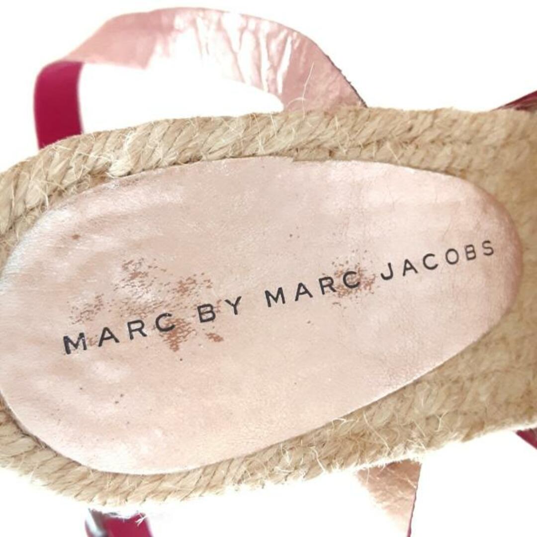 MARC BY MARC JACOBS(マークバイマークジェイコブス)のMARC BY MARC JACOBS(マークバイマークジェイコブス) サンダル 35 レディース - ピンク×ナチュラル ウェッジソール スエード×麻 レディースの靴/シューズ(サンダル)の商品写真