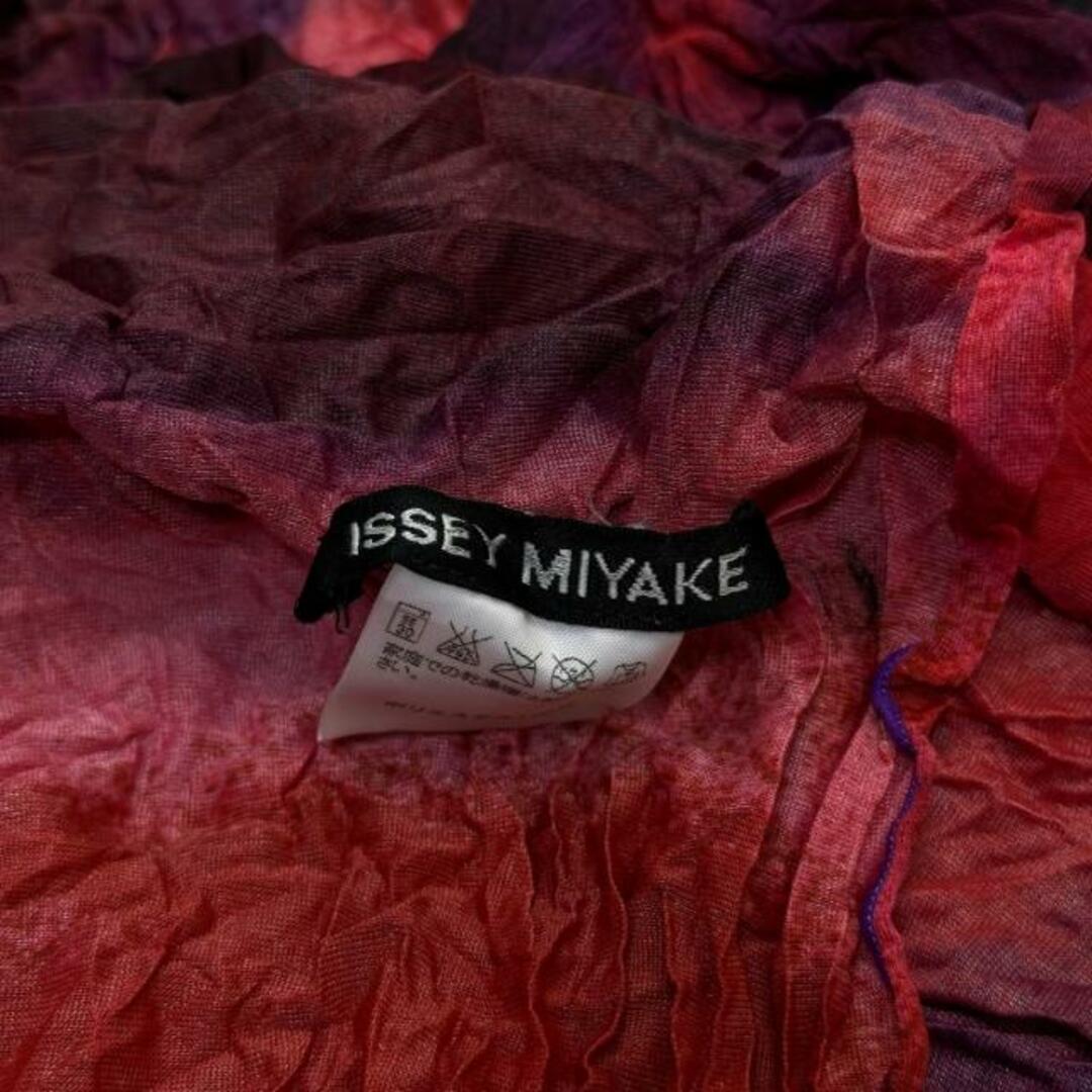 ISSEY MIYAKE(イッセイミヤケ)のISSEYMIYAKE(イッセイミヤケ) ストール(ショール) - レッド×パープル×マルチ フラワー(花)/シワ加工 ポリエステル レディースのファッション小物(マフラー/ショール)の商品写真