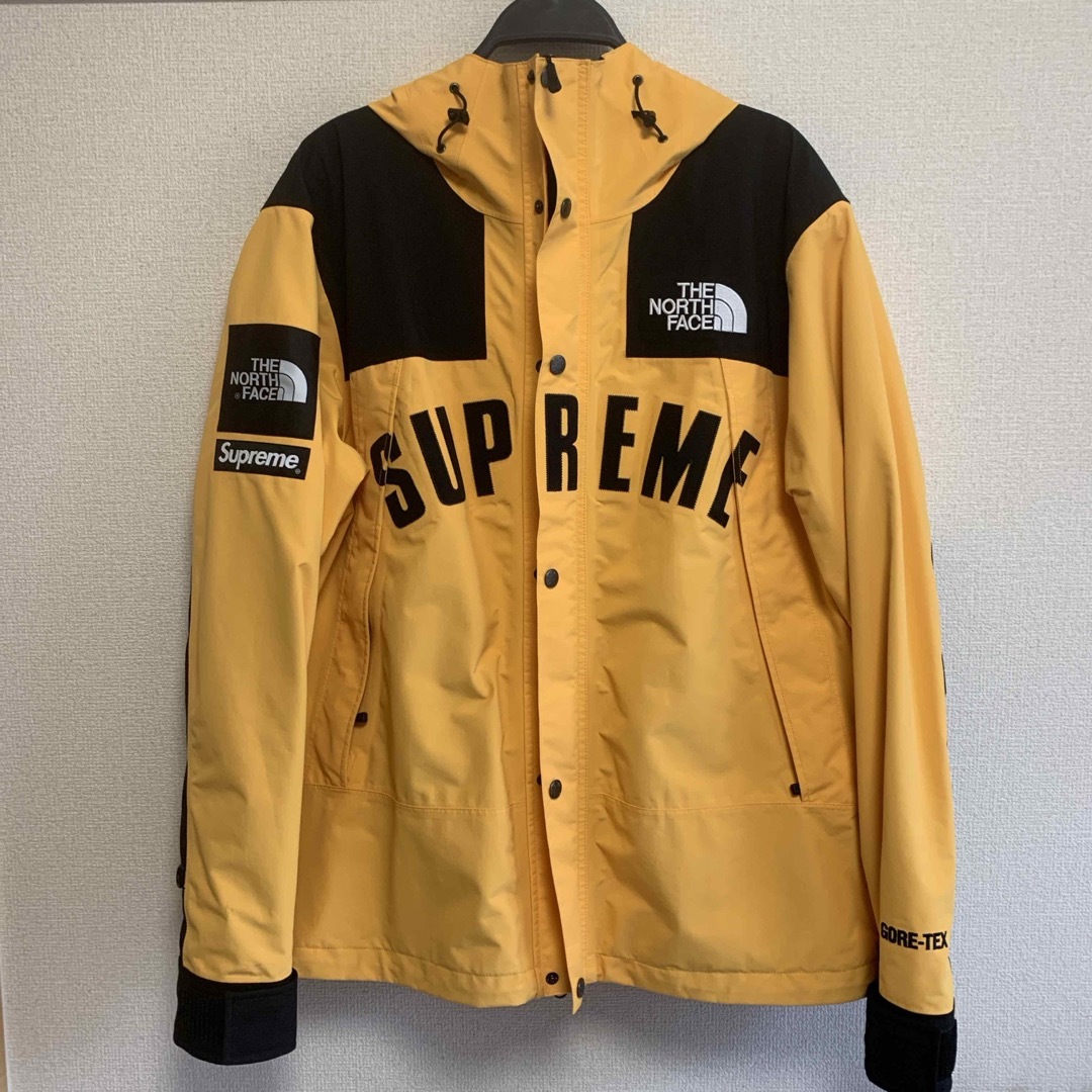 Supreme(シュプリーム)のSupreme Arc Logo Mountain Parka yellow メンズのジャケット/アウター(ナイロンジャケット)の商品写真