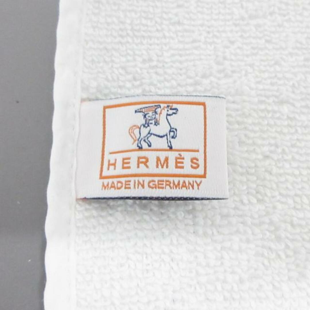 Hermes(エルメス)のHERMES(エルメス) ハンカチ新品同様  カブリオル 白×マルチ ハンドタオル コットン レディースのファッション小物(ハンカチ)の商品写真