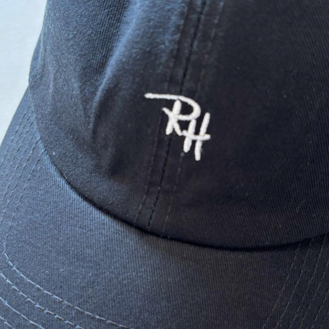 Ron Herman(ロンハーマン)の【新品未使用】RHロゴ　ベースボールキャップ　ブラック　男女兼用 レディースの帽子(キャップ)の商品写真