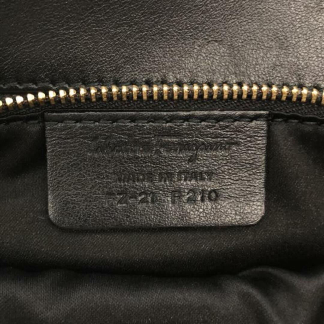 Salvatore Ferragamo(サルヴァトーレフェラガモ)のSalvatoreFerragamo(サルバトーレフェラガモ) クラッチバッグ美品  ガンチーニ FZ-21 F210 黒 レザー レディースのバッグ(クラッチバッグ)の商品写真