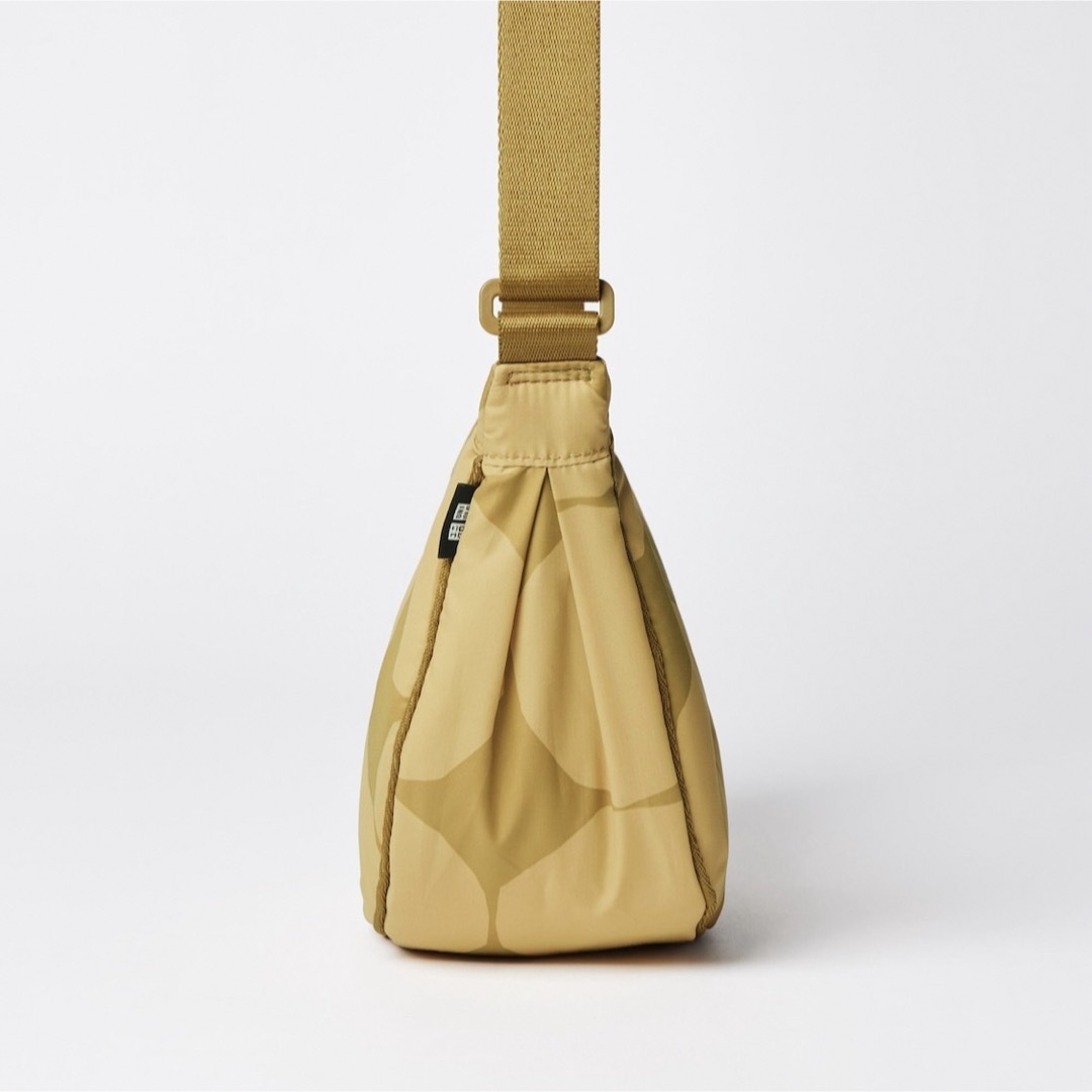 新品未使用 ユニクロ マリメッコ コラボ ラウンドミニショルダーバッグ ベージュ レディースのバッグ(ショルダーバッグ)の商品写真