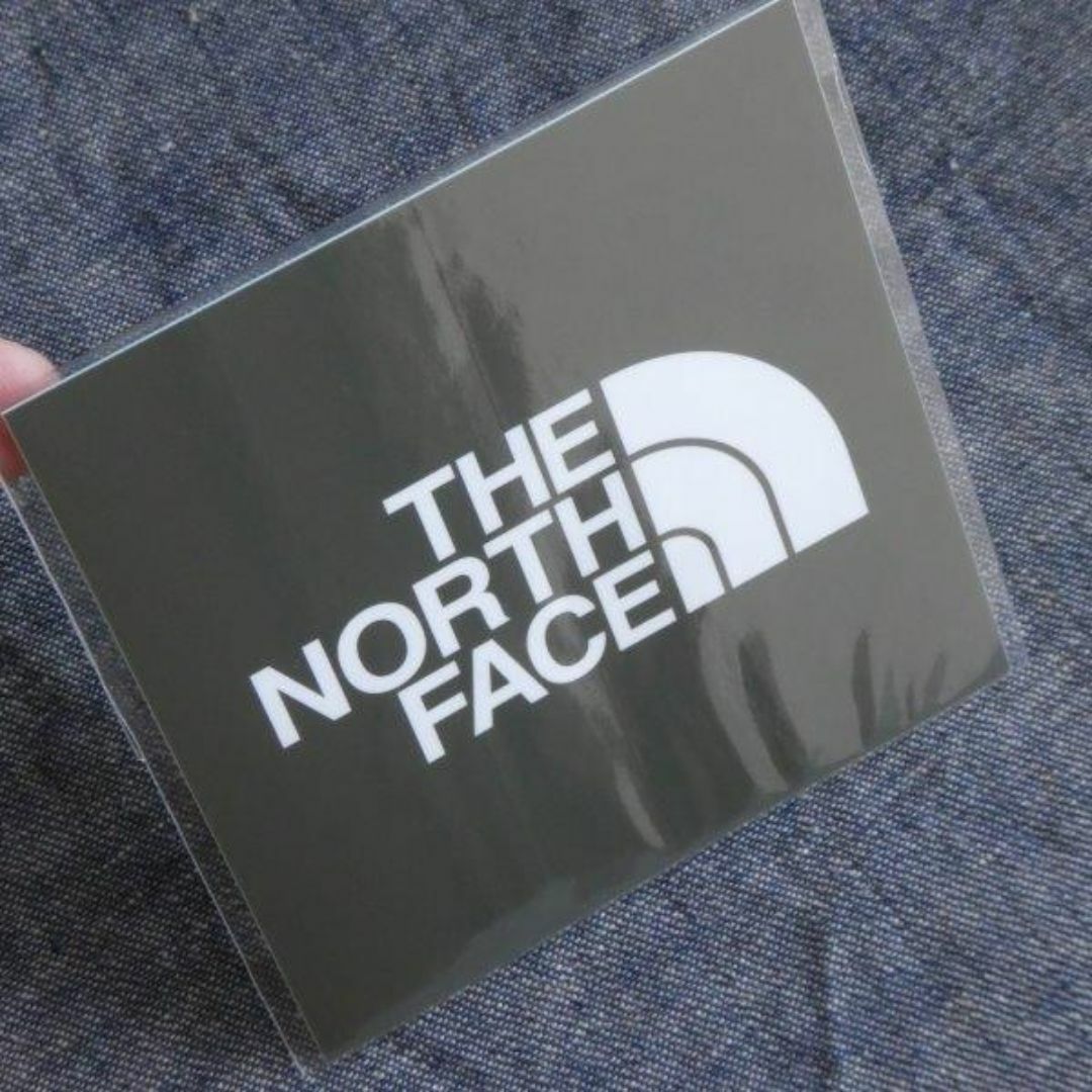 THE NORTH FACE(ザノースフェイス)の2枚セット TNF Square Logo Sticker NN32349 NR スポーツ/アウトドアのスポーツ/アウトドア その他(その他)の商品写真