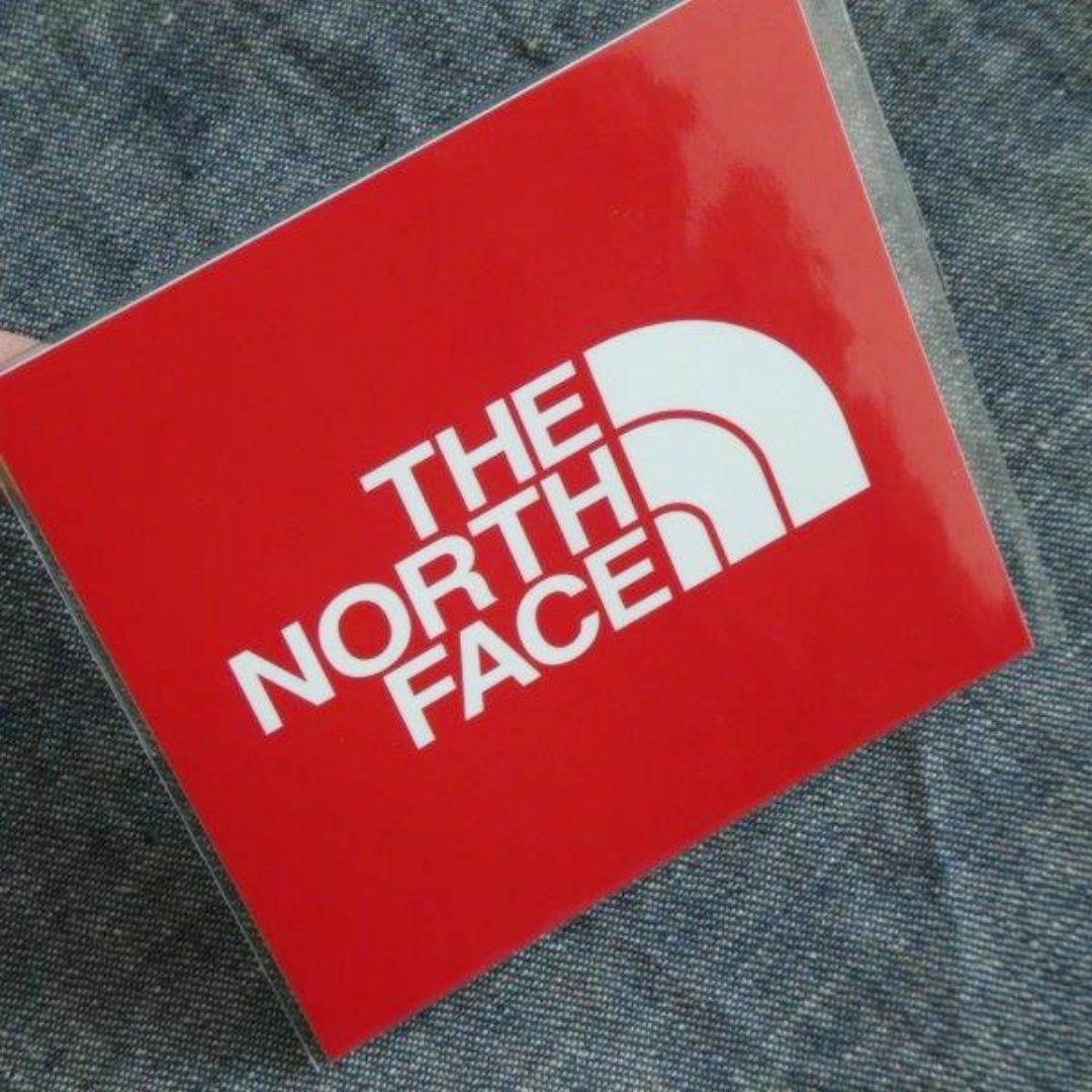 THE NORTH FACE(ザノースフェイス)の2枚セット TNF Square Logo Sticker NN32349 NR スポーツ/アウトドアのスポーツ/アウトドア その他(その他)の商品写真