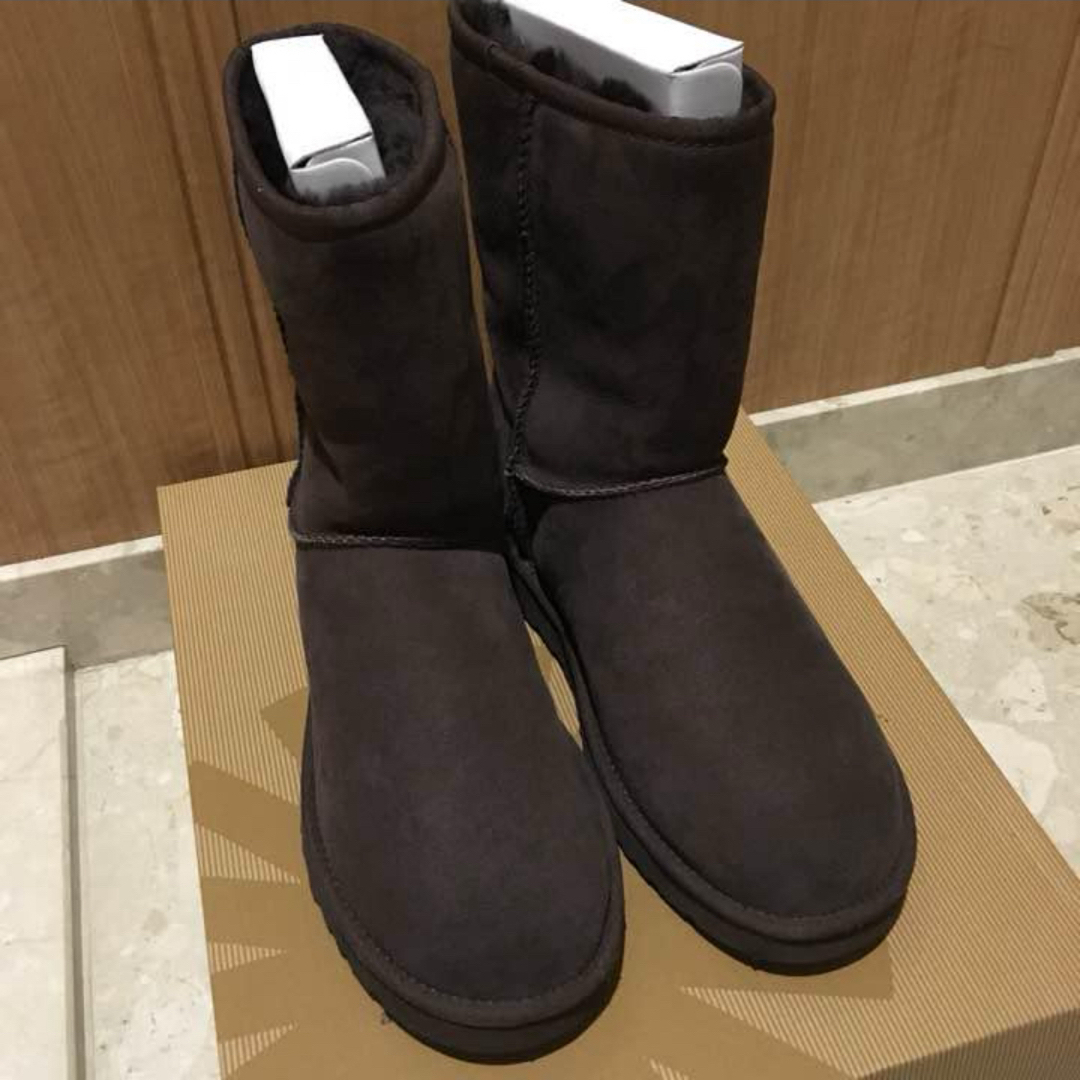 UGG(アグ)のUGG アグ ムートンブーツ クラシックショート メンズ メンズの靴/シューズ(ブーツ)の商品写真