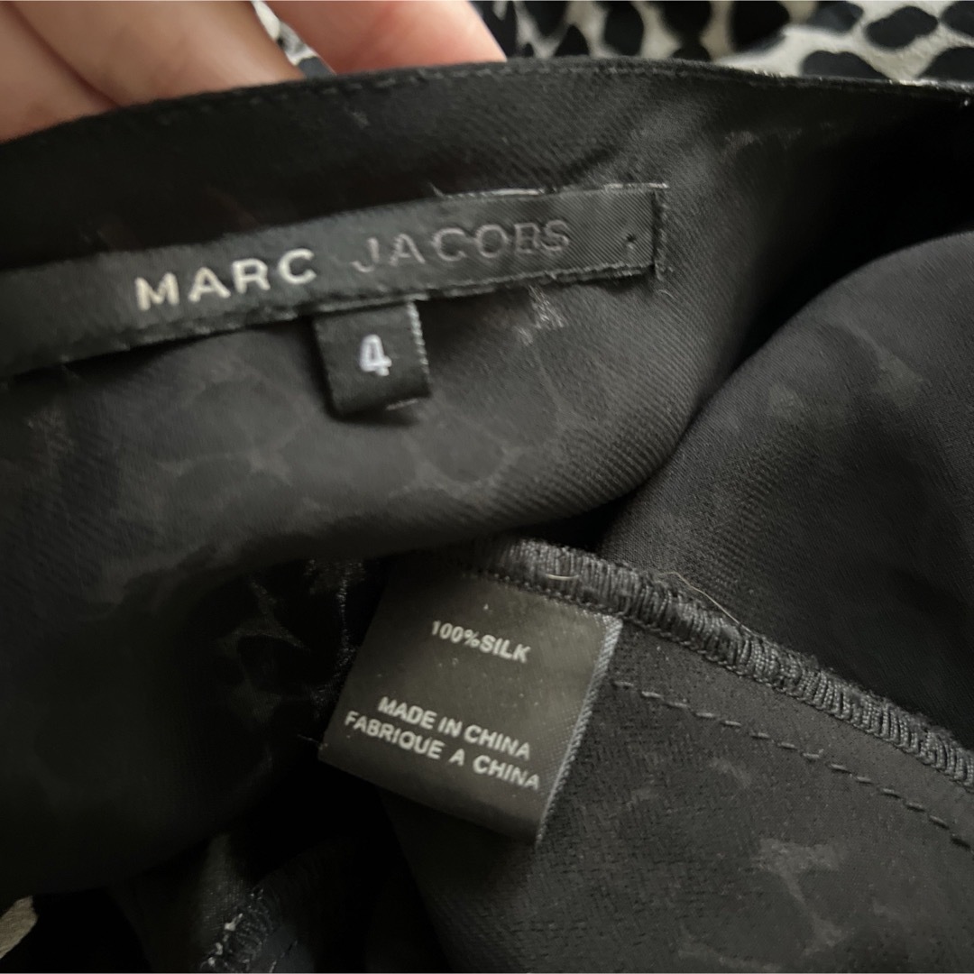 MARC JACOBS(マークジェイコブス)のMARC JACOBS シルクシフォン　レオパード柄ワンピース レディースのワンピース(ひざ丈ワンピース)の商品写真