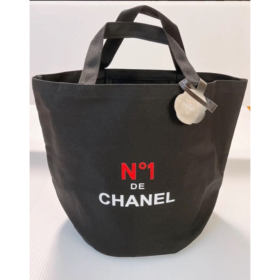 CHANEL(シャネル)のシャネル　ノベルティ　トート　ブラック レディースのバッグ(トートバッグ)の商品写真