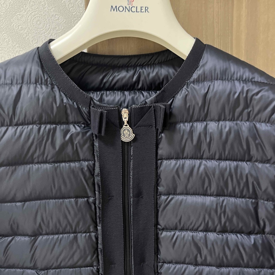 MONCLER(モンクレール)のMONCLER ショートダウンジャケット レディースのジャケット/アウター(ダウンジャケット)の商品写真