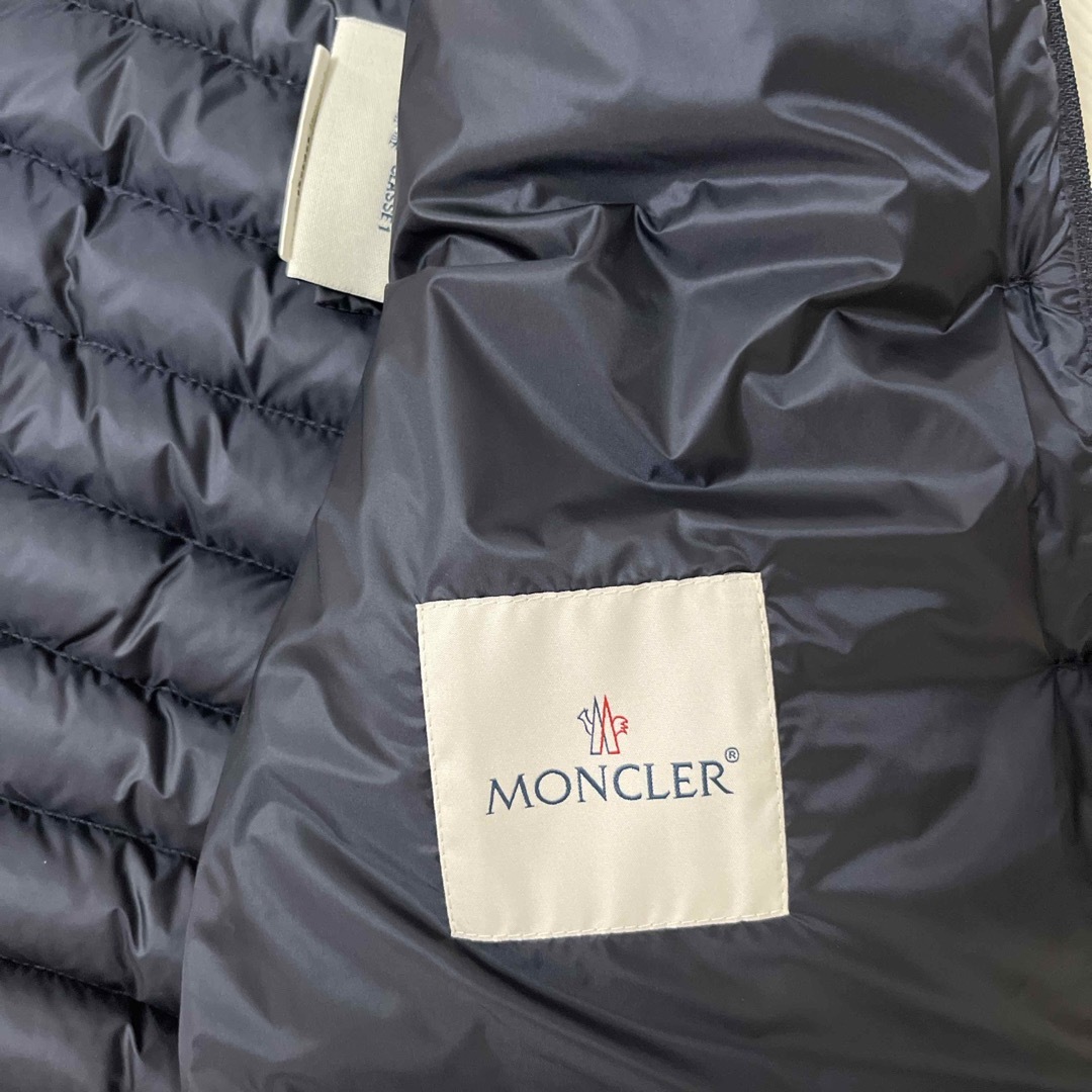 MONCLER(モンクレール)のMONCLER ショートダウンジャケット レディースのジャケット/アウター(ダウンジャケット)の商品写真